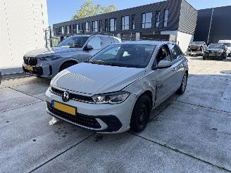 Unfallwagen Volkswagen Polo 1.0 MPI  80 PK-CAMERA-PDC-CRUISE 2024/11