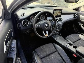 Mercedes GLA 200 d Prestige AUTOMAAT-PANO-NAVI-PDC picture 3