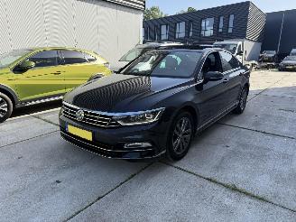 Auto incidentate Volkswagen Passat 1.5 TSI Highline Business R -DSG-PANO-LEDER-CAMERA 2018/11