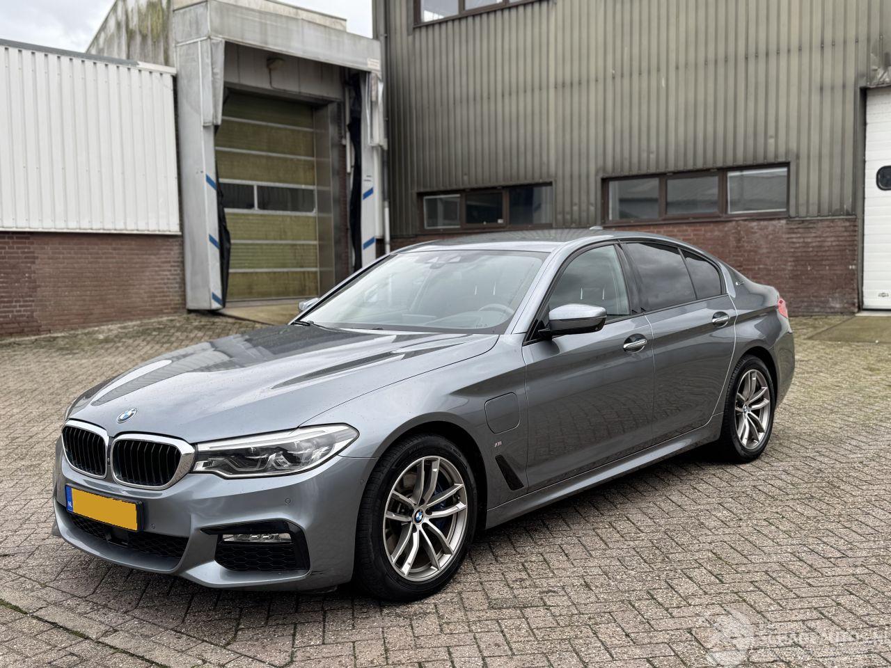 BMW 5-serie 530e iPerformance High Executive M-Pakket Harman Kardon 360Camera Head-Up Geen Schade!