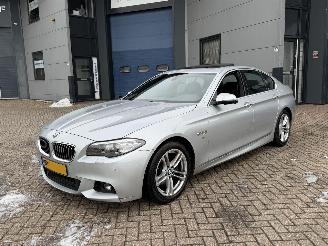 Vaurioauto  passenger cars BMW 5-serie 520i M-Pakket NAP Nederlandse Auto! Schuifdak 2016/1