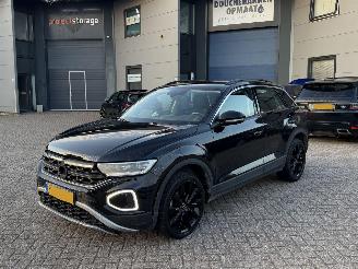Vaurioauto  passenger cars Volkswagen T-Roc 1.5 TSI Life Bussines Iq Light NAP Nederlandse Auto 2023/5