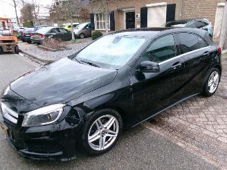 Schadeauto Mercedes A-klasse 180 AMBITION AUTOMAAT CLIMA NAVI LEDER 2013/6
