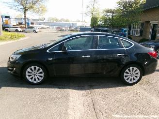 Opel Astra 1.4 COSMO SEDAN CLIMA NAVI picture 2