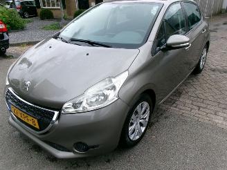 Avarii autoturisme Peugeot 208 1.4 VTI ACTIVE CLIMA NAVI 5 DEURS GEEN SCHADE 2012/6