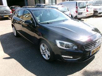 Volvo V-60 2.4 D6 AWD PLUG-IN HYBRID R-DESIGN picture 4