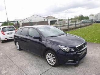 Vaurioauto  passenger cars Peugeot 308 1.2   SW 2019/2