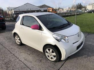 krockskadad bil auto Toyota iQ 1.0 2010/2