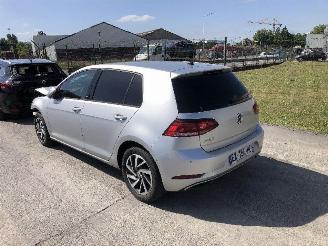 uszkodzony samochody osobowe Volkswagen Golf 1.0TSI  SOUND 2018/5