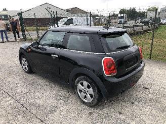 damaged passenger cars Mini One 1.5 2018/8