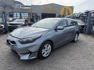 damaged passenger cars Kia Ceed 1.0I TURBO 2022/8