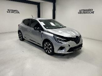 Coche accidentado Renault Clio  2023/10
