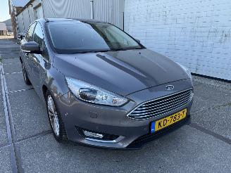uszkodzony samochody osobowe Ford Focus 1.5 Titanium Automaat 2016/8