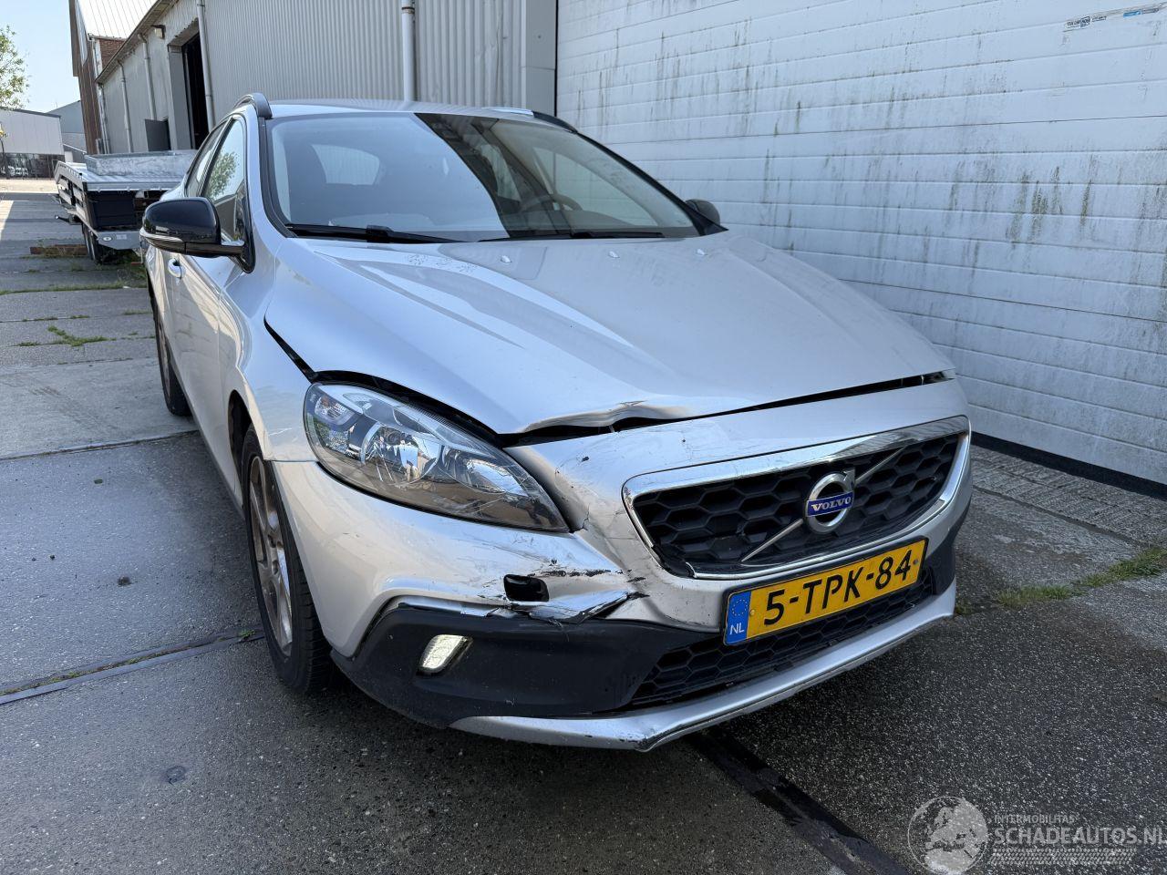 Volvo V-40 Cross Country 1.6 T4 Momentum