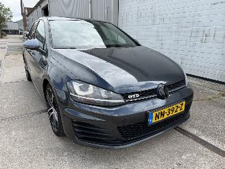 Schadeauto Volkswagen Golf 2.0 TDI GTD DSG Pano 2013/10
