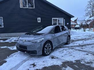 krockskadad bil auto Volkswagen ID.3 1FT PRO PREFORMANCE 58 KWH 204 PK B.J 09-2020 2020/9