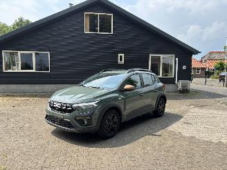 krockskadad bil auto Dacia Sandero STEPWAY 110 PK EXTREEM NAVI CLIMA CAMERA LED B.J 2024 2024/2