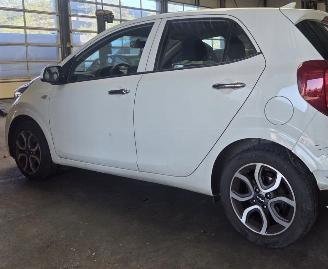 Schadeauto Kia Picanto Sport Automaat Navi Clima Camera Led Leer B.J 2023 2023/3