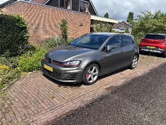 Unfallwagen Volkswagen Golf GTI AUTOMAAT 230 PK Performance Navi Clima 2016/1