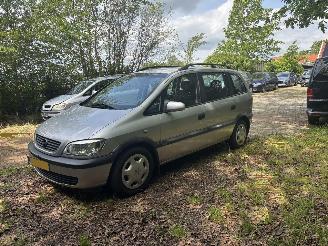 Schadeauto Opel Zafira 2.0 DIESEL 7 PERSOONS B.J 2000  kenteken is afgemeld (voor loop of sloop) 2000/2