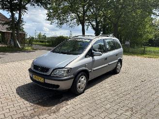 Schadeauto Opel Zafira 1.6 Benzine 7 Persoons B.J 2000 sloop/loop 2000/1