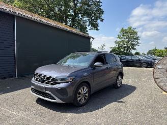 Vaurioauto  passenger cars Volkswagen T-Cross T-CROSS TSI 116 PK AUTOMAAT NAVI CLIMA CAMERA LED B.J 06-2024 FACELIFT 2024/6