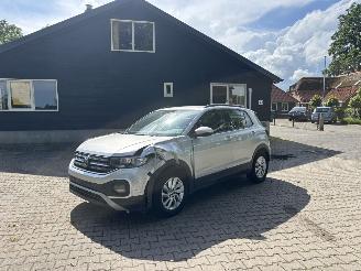 Voiture accidenté Volkswagen T-Cross TSI 110 PK AUTOMAAT NAVI CLIMA CAMERA VIRT DASH B.J 09-2023 2023/9