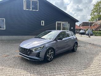 krockskadad bil auto Hyundai I-20 AUTOMAAT 100 PK PREMIUM SPORT BOSE NAVI CLIMA CAMERA LED B.J 12-2024 2024/12
