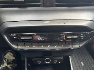 Hyundai I-20 AUTOMAAT 100 PK PREMIUM SPORT BOSE NAVI CLIMA CAMERA LED B.J 12-2024 picture 14