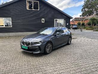 Damaged car BMW 1-serie 118 M SPORT 6 BAK NAVI CLIMA PDC LED B.J 2020 2020/1