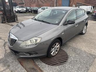 krockskadad bil auto Lancia Delta  2010/7