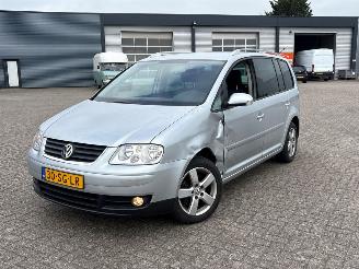 Unfallwagen Volkswagen Touran 2.0 FSI 16V MPV  Benzine 1.984cc 110kW (150pk) FWD 2004-05/2005-11 (1T1) BLX 2006/5