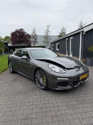 krockskadad bil auto Porsche Panamera 3.0 S E-Hybrid 2014/1
