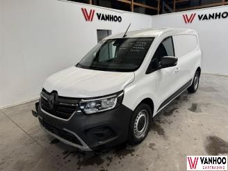 Vaurioauto  passenger cars Renault Kangoo  2025/4