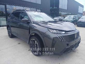Damaged car Peugeot e-5008  2025/6