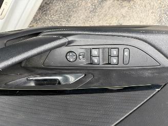 Peugeot 208 GT-LINE  KLIMATRONIK - NAVI picture 13