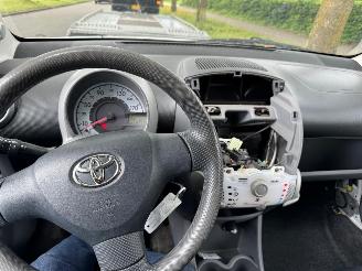 Schadeauto Toyota Aygo 1.0-12V Xcite White search 2009/10