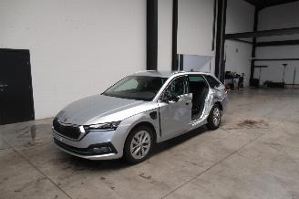 Coche accidentado Skoda Octavia AMBITION 2024/1