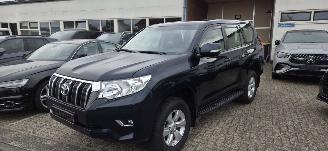 skadebil auto Toyota Landcruiser 2.8L D4D* 5 deurs* Automaat*Navigatie*Kamera*trekhaak* 2022/4