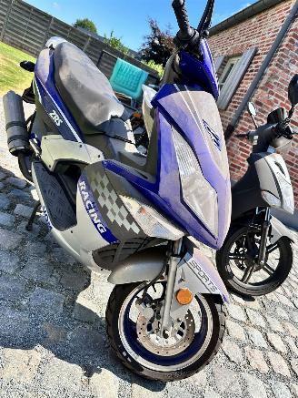 danneggiata scooter Sym  2 X SCOOTER 125 GEEN SLEUTEL GEEN DOCUMENT 1925/1