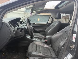 Volkswagen Golf 2.0 TDI AUTOMAAT 150 PK PANO picture 17