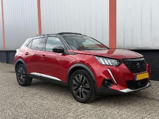 damaged passenger cars Peugeot 2008 1.2 PureTech GT Pack NAP 2021/1