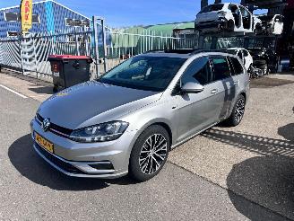 krockskadad bil auto Volkswagen Golf 1.0 TSI / DSG / PANO / 2018/8