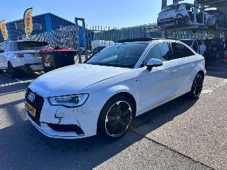 krockskadad bil auto Audi A3 1.4 TFSI LIMOUSINE / S LINE / PANO / 2015/1