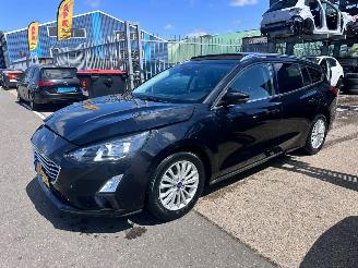 Unfallwagen Ford Focus 1.0 EcoBoost Hybride / PANO / TITANIUM 2020/11