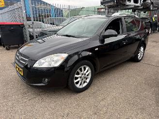 Vaurioauto  passenger cars Kia Cee d 1.6 ALL STARS 2008/9
