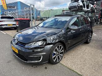Vaurioauto  passenger cars Volkswagen Golf 1.4 TSI / GTE / DSG / PANO 2015/9