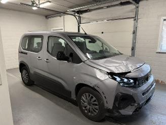 damaged passenger cars Peugeot Rifter  2024/8