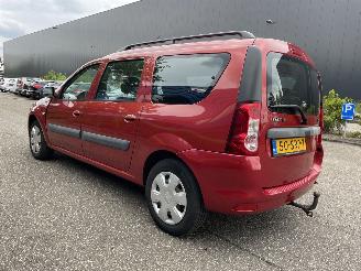 Schadeauto Dacia Logan 1.6 7persoons 2011/11