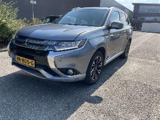 Coche accidentado Mitsubishi Outlander 2.0 plug in 2015/12